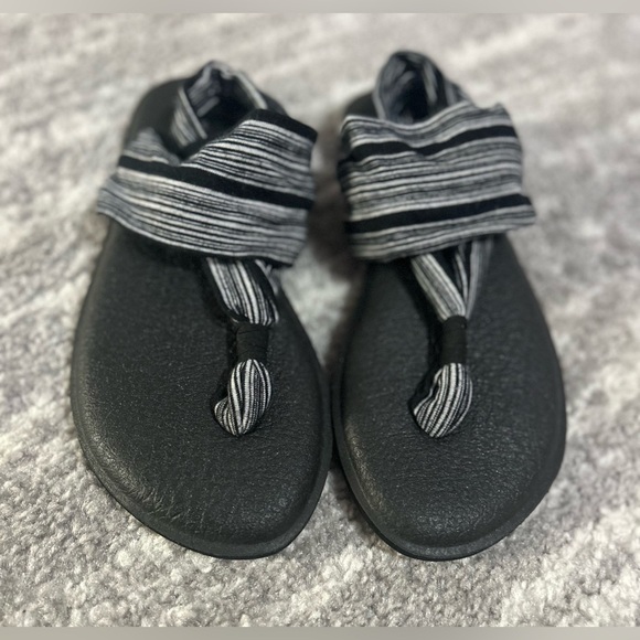 Sanuk Yoga Sling 2 Black White Stripe Sandals Flip Flops Comfort Walking Sz 7 - Picture 3 of 5